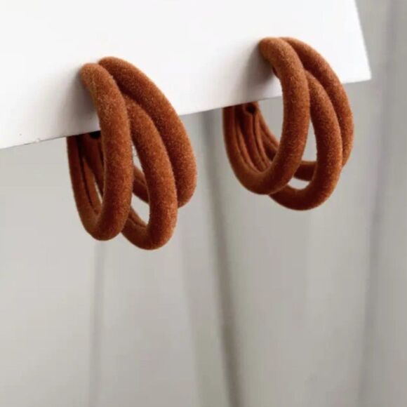 🔅🆕🔅 🧡  Classic Timeless Elegant Minimalist Triple Hoop Velvet Earrings🤎 - Picture 6 of 11
